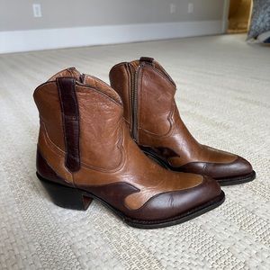 Women’s Lucchese half zip boots 8.5